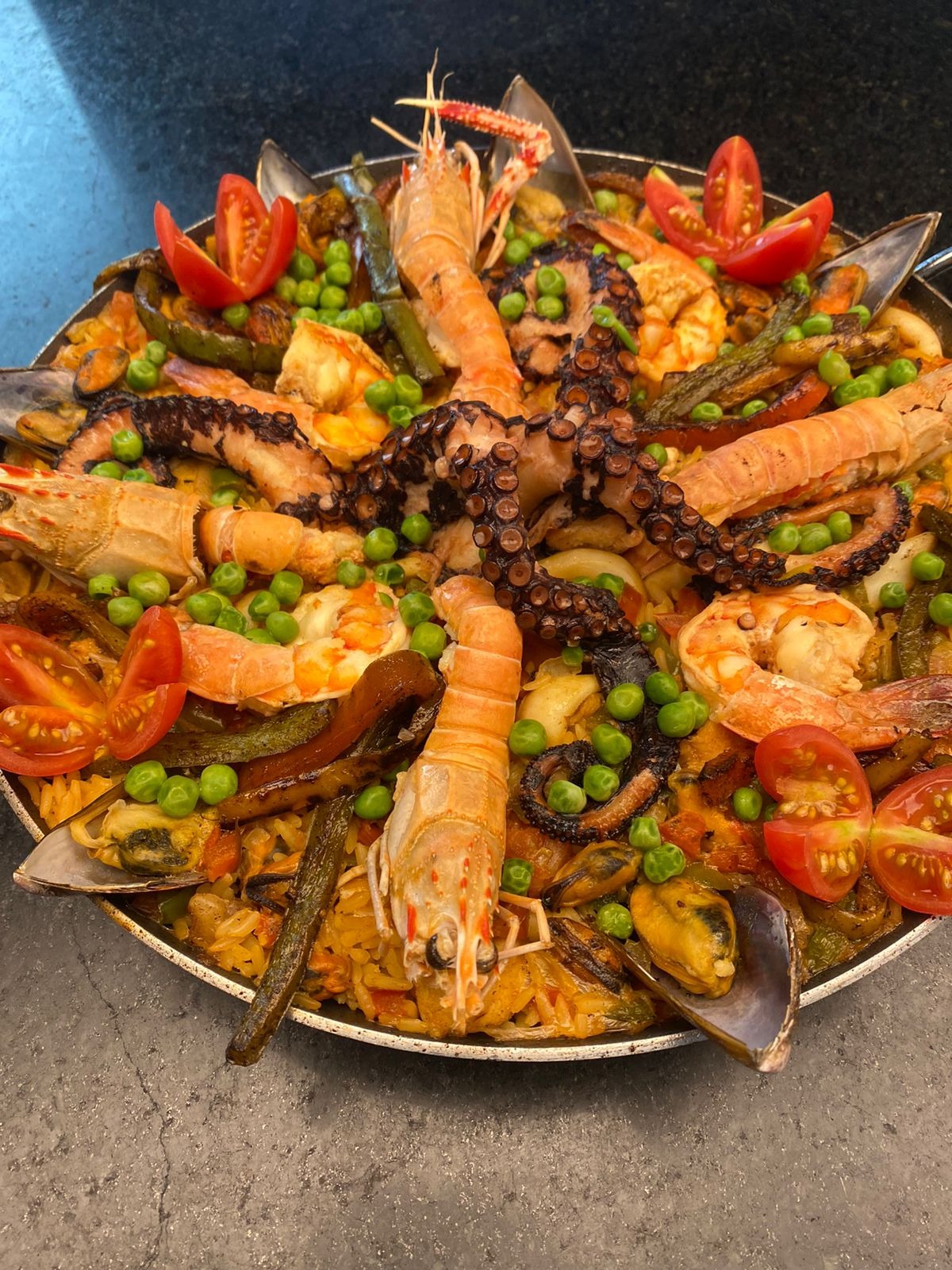 Curso de paella marinera com Chef Thaís Okamoto
